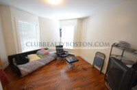 36 Bartlett Cres, Unit 1 in Brookline, MA - Foto de edificio - Building Photo