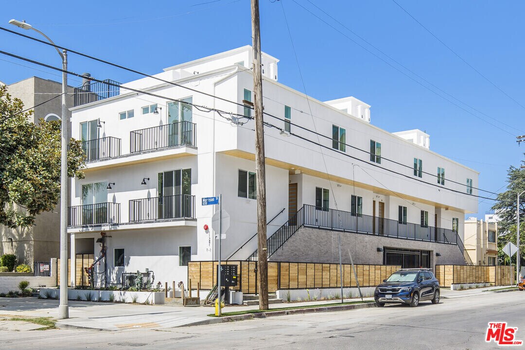 11241 Morrison St-Unit -7 in Los Angeles, CA - Building Photo