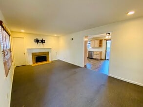 5639 Beverly Ave in Mission, KS - Building Photo - Building Photo