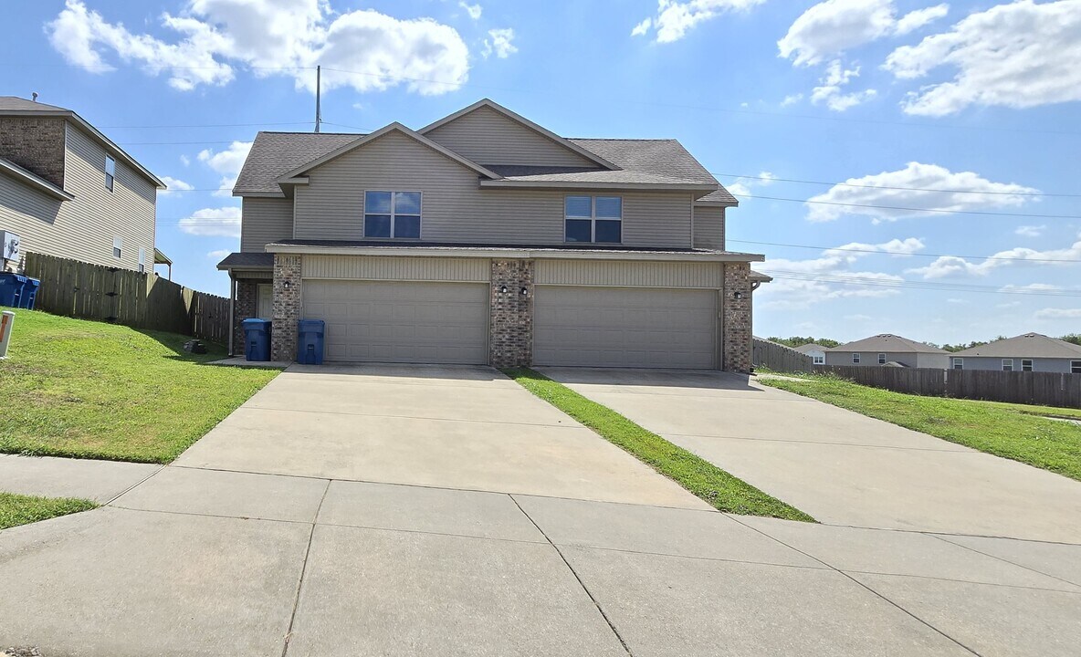 5007 SW Fieldstone Blvd in Bentonville, AR - Building Photo