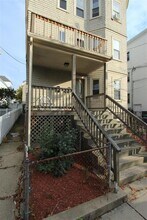 14 Belknap St, Unit 1 in Somerville, MA - Foto de edificio - Building Photo