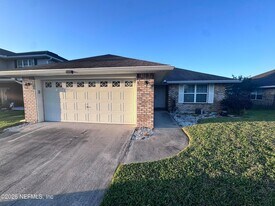 7565 Westland Oaks Dr in Jacksonville, FL - Building Photo