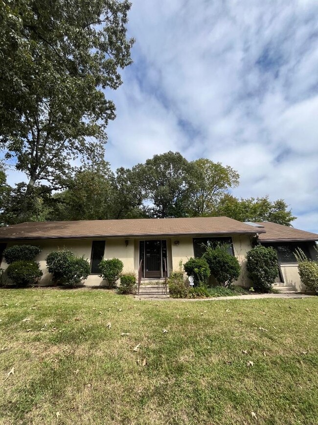 property at 2223 Pinecroft Rd
