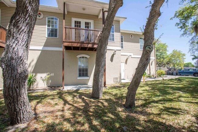4753 Marine Pkwy in New Port Richey, FL - Building Photo - Building Photo