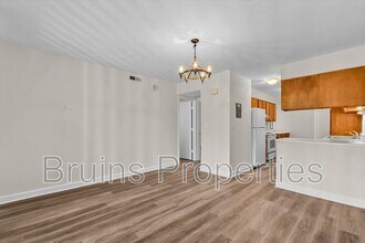 1522 Benjamin Pkwy in Greensboro, NC - Foto de edificio - Building Photo