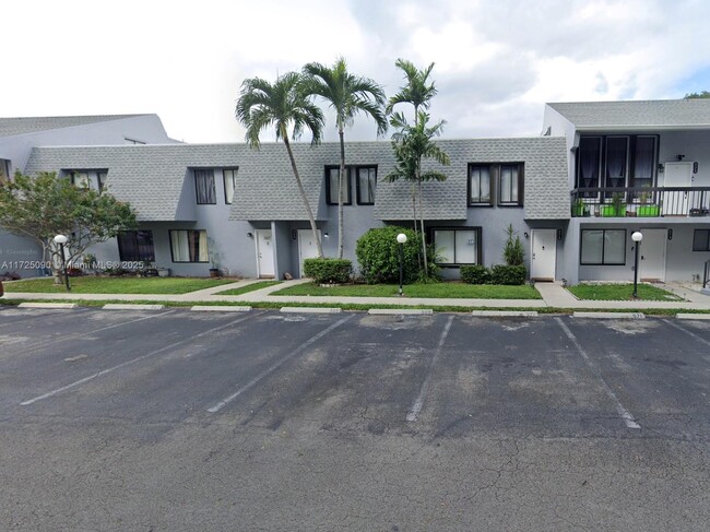 569 N University Dr in Plantation, FL - Building Photo - Building Photo