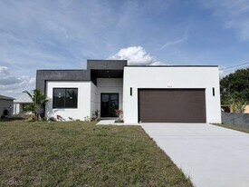 477 Rayford St in Lehigh Acres, FL - Building Photo