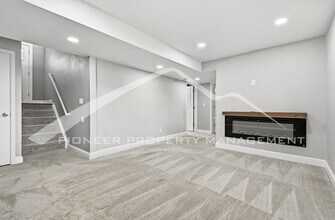 922 S Telluride St in Aurora, CO - Building Photo - Building Photo