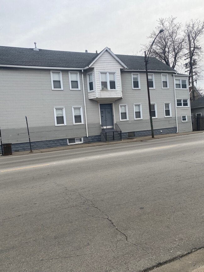2305 W Fullerton Ave, Unit #2