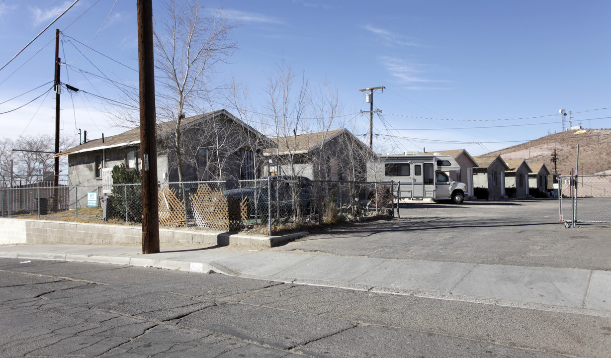 401 W Fredricks St in Barstow, CA - Building Photo