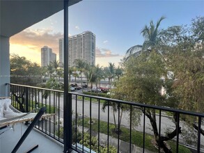 3642 NE 171st St, Unit 307 in Miami, FL - Building Photo - Building Photo