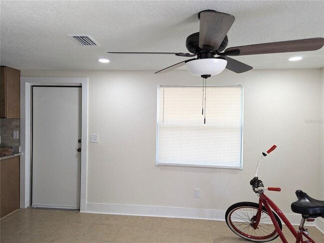8104 N 18th St in Tampa, FL - Building Photo - Building Photo