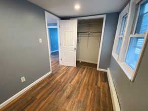 300 Townsend St in New Brunswick, NJ - Foto de edificio - Building Photo