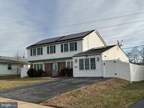 12 Hasting Ln in Willingboro, NJ - Building Photo - Building Photo