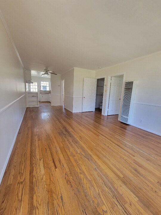 13644 Leadwell St in Los Angeles, CA - Building Photo