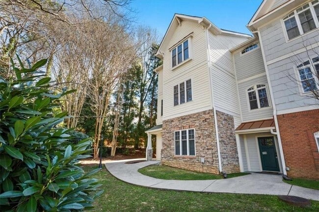 110 Garrison Walk in Roswell, GA - Building Photo - Building Photo