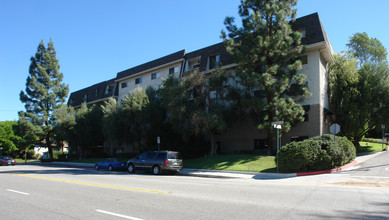 Verdugo Vista Apartments in Glendale, CA - Building Photo - Building Photo