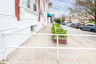 504 Crown St in Brooklyn, NY - Foto de edificio - Building Photo