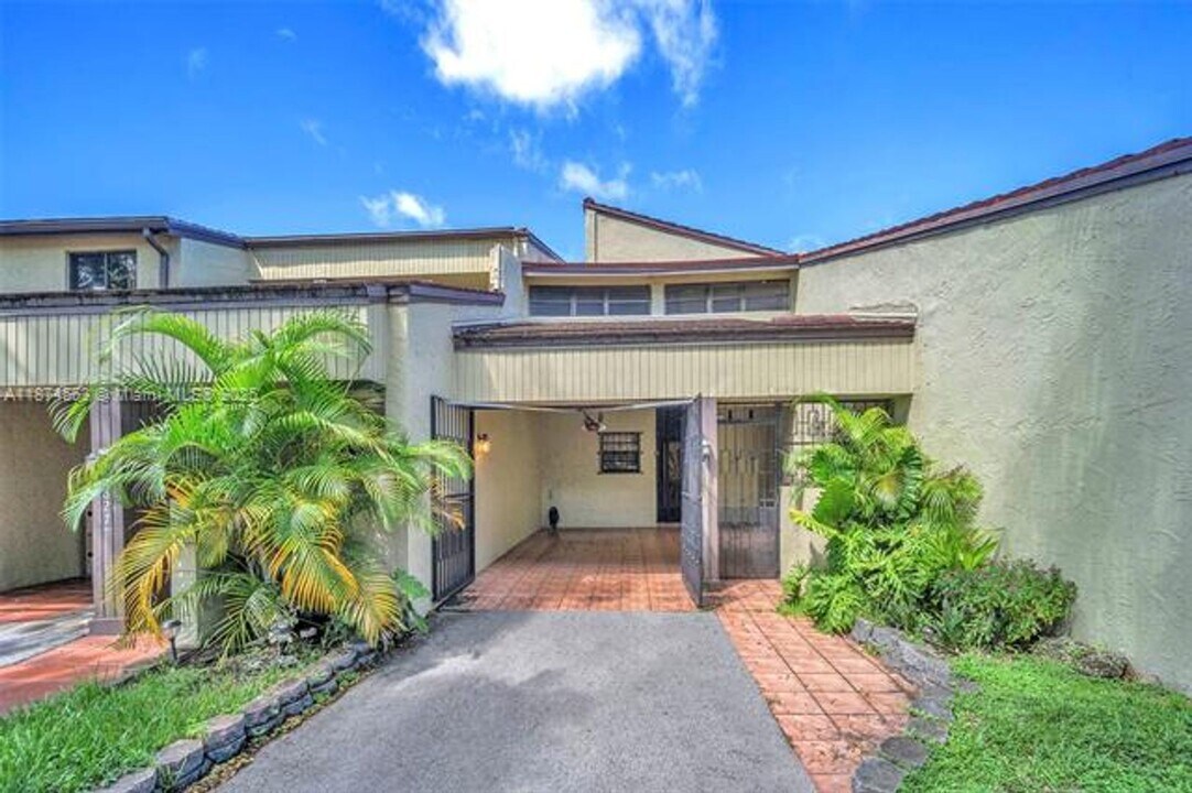 3825 Estepona Ave-Unit -3825 Estepona Ave unit 11D5 in Doral, FL - Building Photo