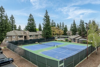 Highlands Apartments in Sacramento, CA - Building Photo - Building Photo