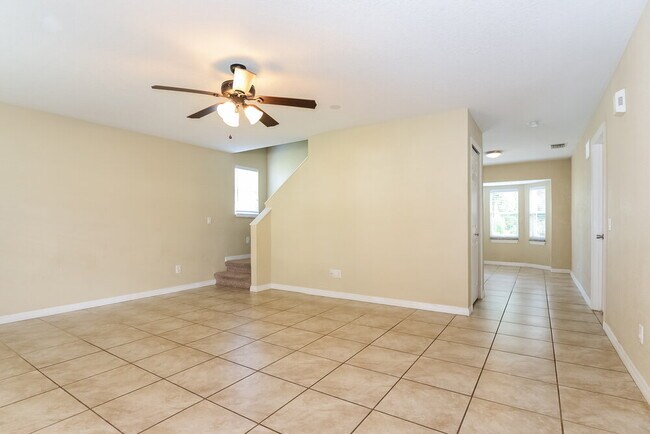 8439 Hawbuck St in Trinity, FL - Foto de edificio - Building Photo