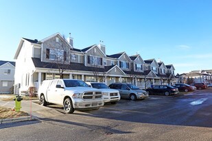 75 Country VIllage Ln NW in Calgary, AB - Building Photo