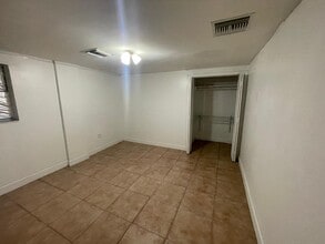 634 E 30th St, Unit Unit 3 in Hialeah, FL - Building Photo - Building Photo