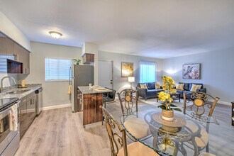 Pearl Cove Apartments in Clearwater, FL - Building Photo - Building Photo