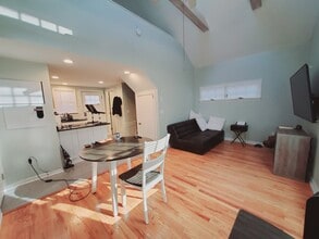 11 Oscar St, Unit 2 in Stamford, CT - Foto de edificio - Building Photo