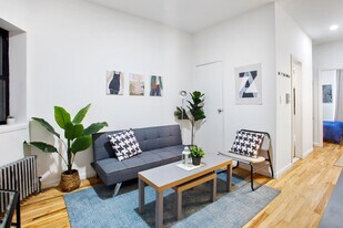 343 E 118th St in New York, NY - Building Photo