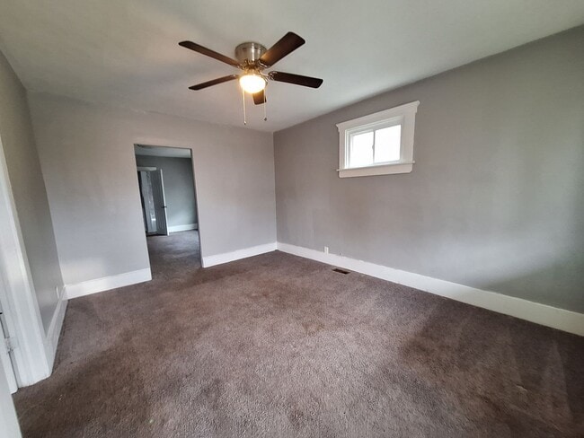 21834 Nevada Ave in Eastpointe, MI - Building Photo - Building Photo