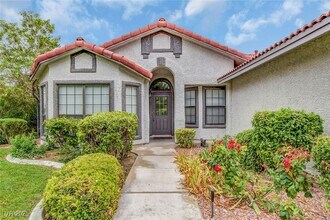 5100 Linkside Dr in Las Vegas, NV - Building Photo - Building Photo