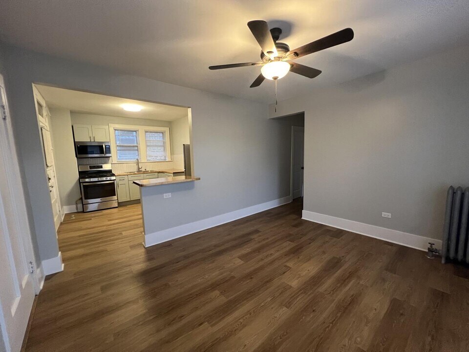 3222 W Grace St, Unit 2E in Chicago, IL - Building Photo