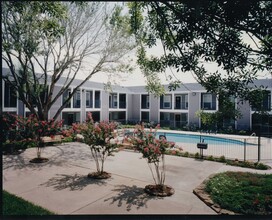 Southmore Park Apartments in Pasadena, TX - Building Photo - Building Photo