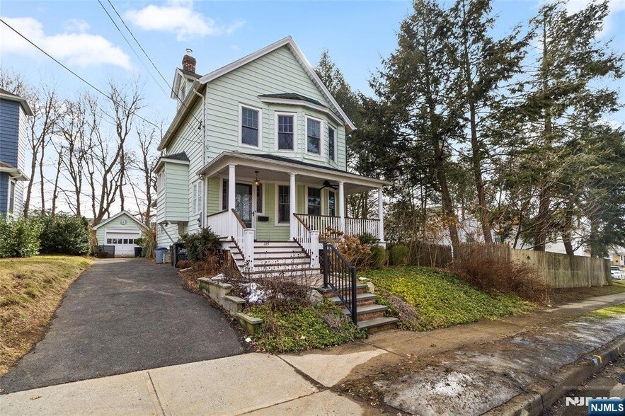125 Large Ave in Hillsdale, NJ - Building Photo