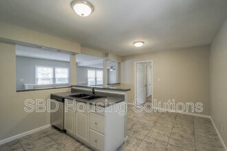 1404 N Pearl Dr in Independence, MO - Building Photo - Building Photo