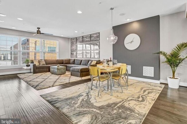 3613 Fleet St in Baltimore, MD - Foto de edificio - Building Photo