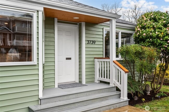 property at 3739 SW Thistle St
