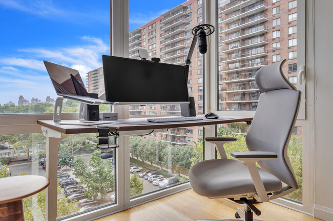 795 Columbus Ave in New York, NY - Building Photo - Building Photo
