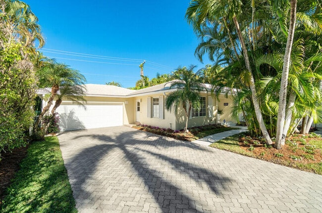241 List Rd in Palm Beach, FL - Building Photo - Building Photo