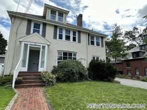 74 Manet Rd, Unit 2 in Newton, MA - Foto de edificio - Building Photo