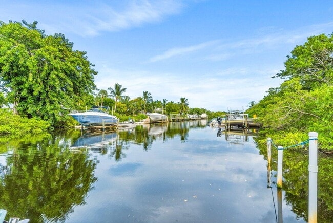 751 Hummingbird Way in North Palm Beach, FL - Building Photo - Building Photo