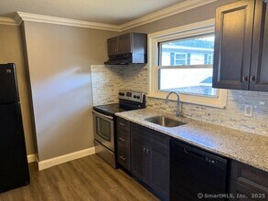 498 Oak Ave in Cheshire, CT - Building Photo - Building Photo