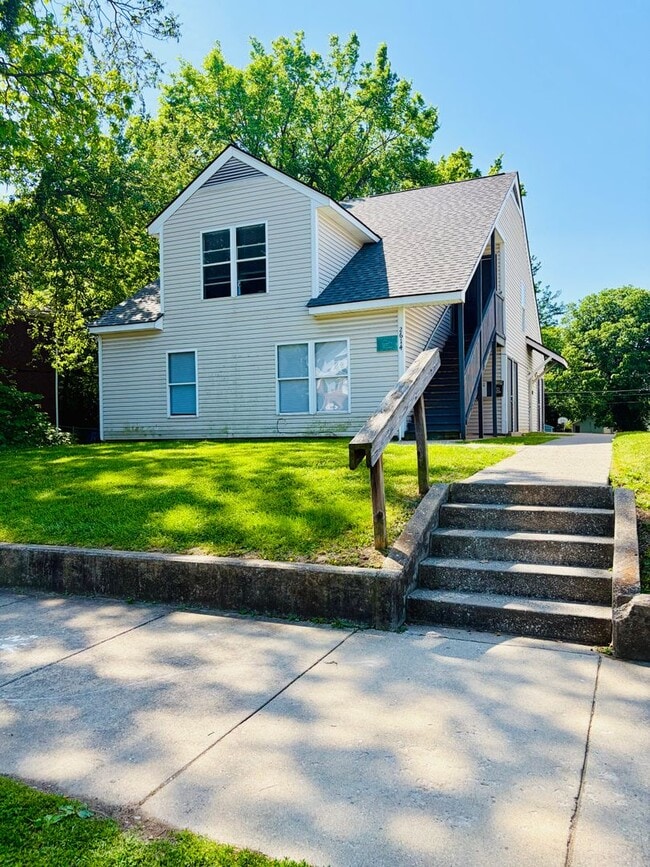 property at 2614 W Jefferson St