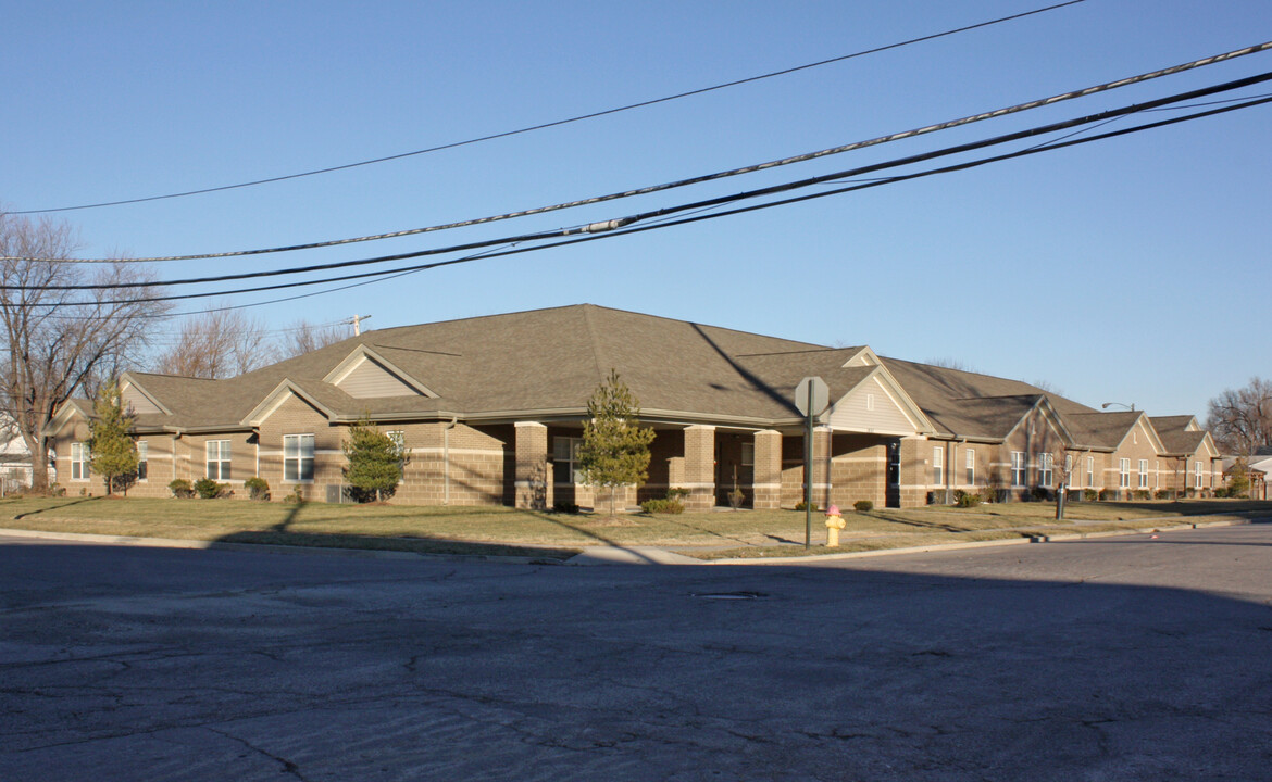 Madison Senior Apartments in Madison, IL - Building Photo