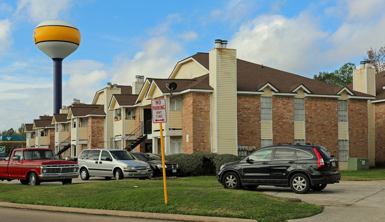 Oakwood Glen Condominiums in Spring, TX - Building Photo