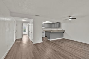 Creekside Estates in Citrus Heights, CA - Building Photo