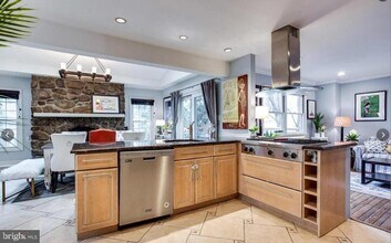 6856 Chelsea Rd in McLean, VA - Building Photo - Building Photo