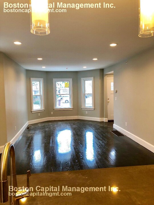 93 Grant St in Somerville, MA - Building Photo