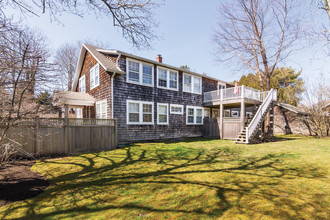 51 The Cir in East Hampton, NY - Building Photo - Building Photo